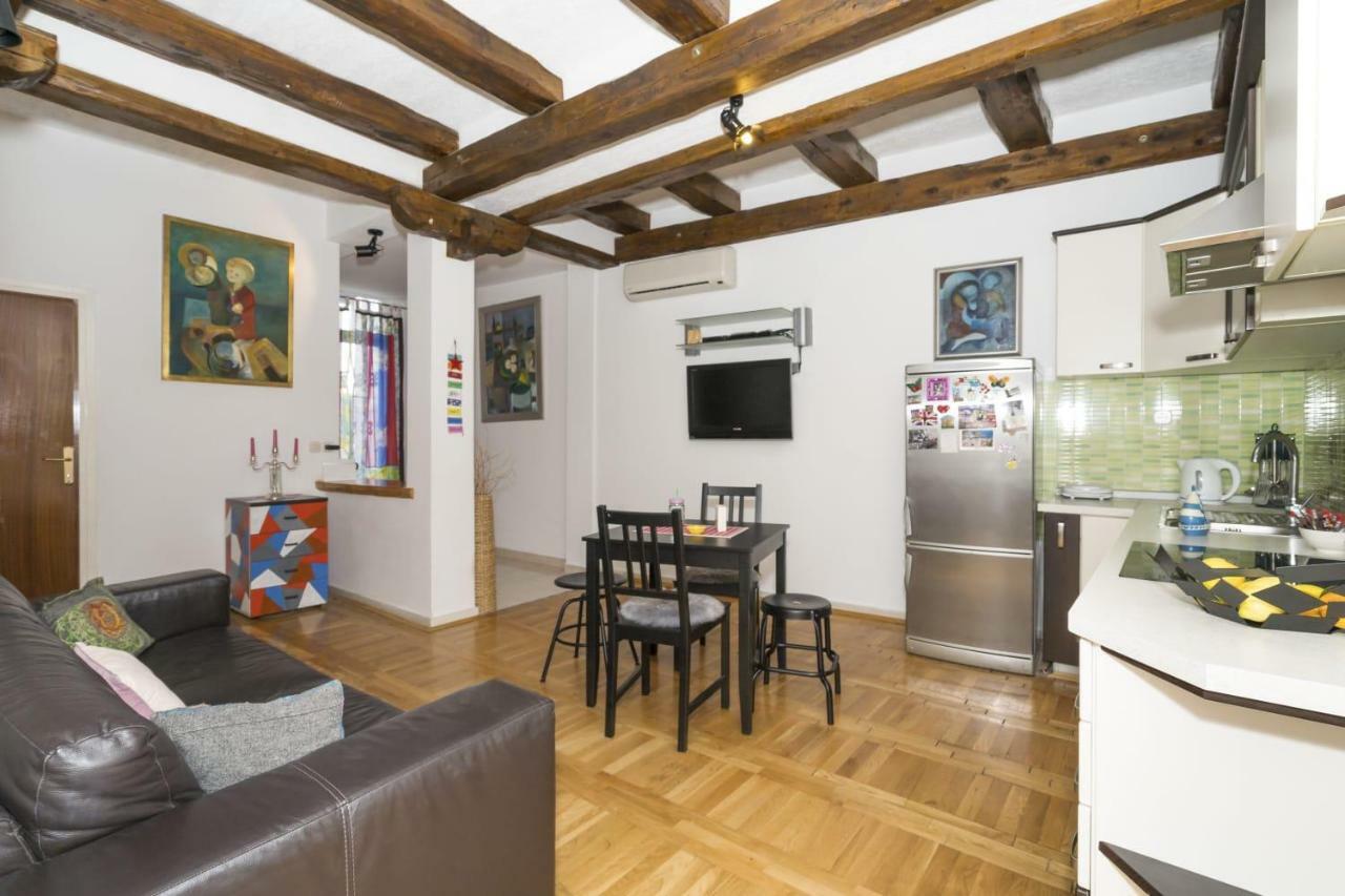 Little Place Near Sea Apartman Apartment Jesenice  Bagian luar foto