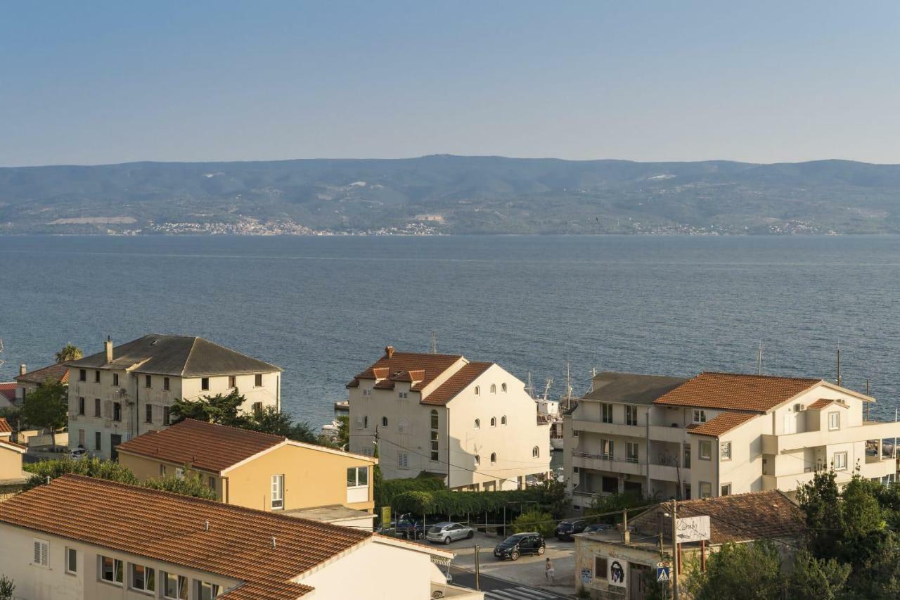 Little Place Near Sea Apartman Apartment Jesenice  Bagian luar foto
