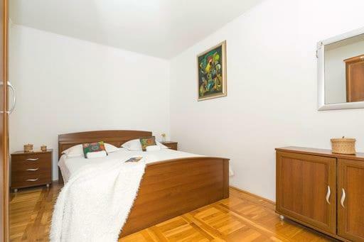 Little Place Near Sea Apartman Apartment Jesenice  Bagian luar foto