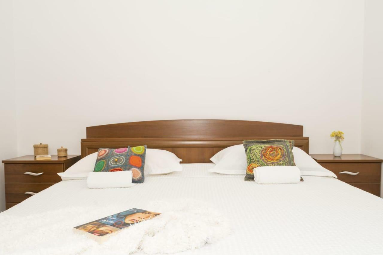 Little Place Near Sea Apartman Apartment Jesenice  Bagian luar foto