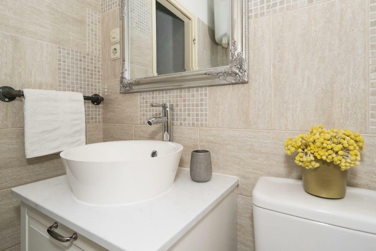 Little Place Near Sea Apartman Apartment Jesenice  Bagian luar foto