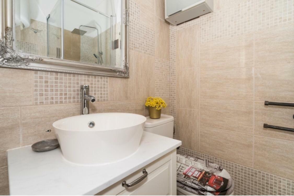 Little Place Near Sea Apartman Apartment Jesenice  Bagian luar foto